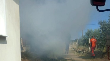 Anız ateşi felakete dönüşmeden söndürüldü