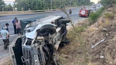 Bozyazı'da Kamyonet Devrildi, Sürücü Yaralandı