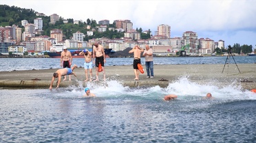 Rize’de 15 Temmuz anması: Denizde 4 km yüzüş