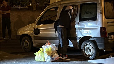 Kayseri'de Kaza: 3 Yaralı, Sürücü Malzeme Topladı