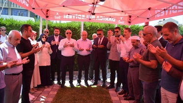 FETÖ darbe girişiminde şehit Edip Zengin kabri başında anıldı
