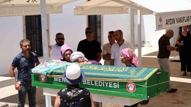 Muğla'da hayatını kaybeden kadının tabutunu kadınlar taşıdı