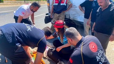 Şanlıurfa'da Otomobil Minibüse Çarptı: 12 Yaralı