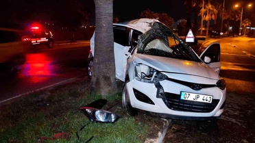 Antalya'da Trafik Kazası: Sürücü Yaralandı