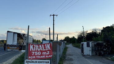 Sakarya'da Tır ve Midibüs Çarpıştı