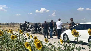 Çorlu'da TIR Devrildi, Sürücü Yaralandı