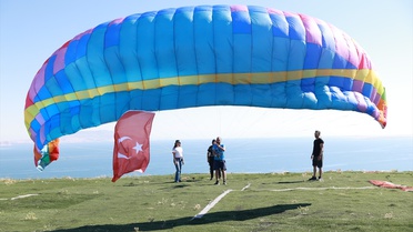 Van Gölü'nde 15 Temmuz saygı uçuşu