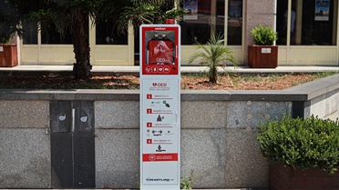 Ani kalp durmalarına karşı üretilen cihaz Mersin'de meydanlara yerleştirildi