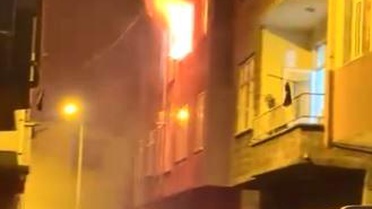 Artvin'in Hopa ilçesinde ev yangını