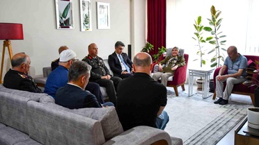 Bolu Valisi şehit polis ailesini ziyaret etti