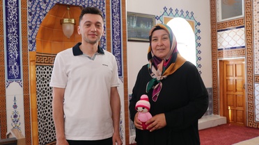 Zehra Bağcı'dan Çocuklara Örgü Bebek Hediye
