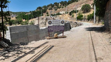 Diyarbakır kırsalında yollar yenileniyor