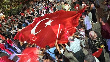 Edremit'te 15 Temmuz ruhu coşkuyla yaşandı