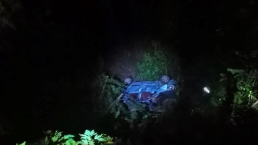 Dörtyol'da Otomobil Uçuruma Devrildi: 1'i Ağır 5 Yaralı