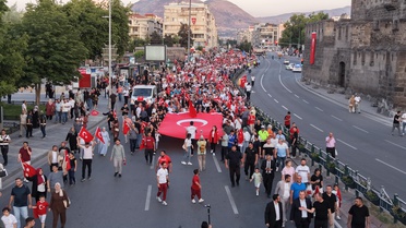 Kayseri'de 3 bin 38 metrekarelik dev Türk Bayrağı açıldı