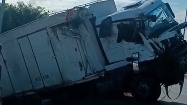 Samsun'da Tır Kazası: Sürücü Yaralandı