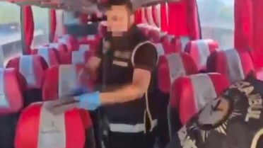 Tuzla'da durdurulan otobüsten cephanelik çıktı: 120 silah ele geçirildi
