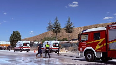Ankara'da Direğe Çarpan Otomobilde 3 Yaralı