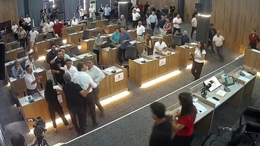Mersin'de Meclis Gerginliği: Başkan Üyeye Yürüdü