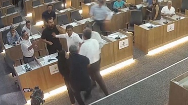 CHP'li belediye başkanı AK Partili meclis üyesinin üzerine yürüdü