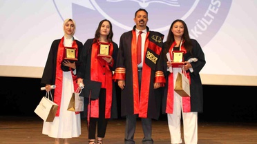 Erciyes Üniversitesi'nde Mezuniyet Coşkusu
