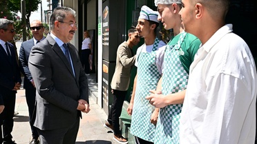 Vali Yılmaz Esnafı Ziyaret Etti