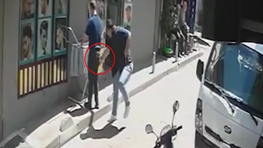 İstanbul'da akılalmaz olay! Tıraşı beğenmedi berberi bıçakladı
