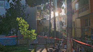 İzmir'de İskelenin Yıkılması: 3 İşçi Yaralandı