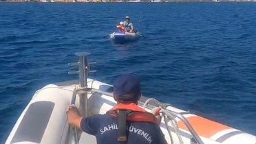 Foça'da Bot Krizi: İki Kişi Kurtarıldı