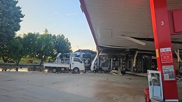 İznik'te Tır Akaryakıt İstasyonuna Daldı