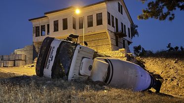 Beton Mikseri Devrildi: 1 Yaralı