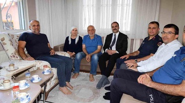 Karacasu Kaymakamı şehit aileleri ve gaziye ziyaret