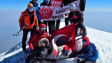Ağrı Dağı'na Zirve Tırmanışı