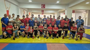 Sivas Demirspor, 30 Sporcu ile Türkiye Güreş Şampiyonası'na Katılıyor