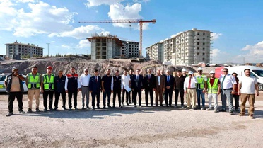 Vali Karakaya, Ahlat'ta Ahıskalılar İçin Yapılan TOKİ Konutlarını İnceledi