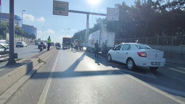 Kamyonet kaza yaptı, sürücü yaralı