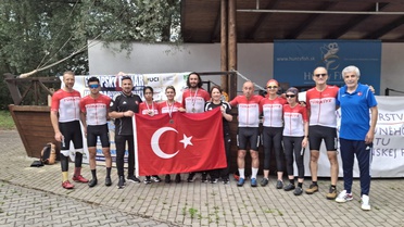 Para Bisikletçilerden Tarihi Başarı