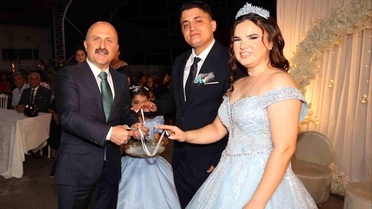 Vali Varol ve eşi şehit yakını ailenin nişanına katıldı