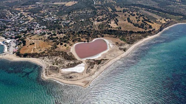Çanakkale'deki Kalpli Göl Yeniden Pembelendi
