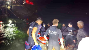 Fırat Nehri'nde Mahsur Kalan 26 Kişi Kurtarıldı