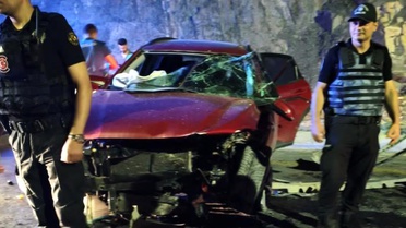 Hakkari'de otomobiller kafa kafaya çarpıştı: 7 yaralı