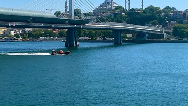Haliç'te Tekne Personeli Denize Düştü