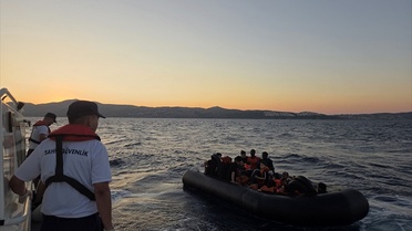 İzmir'de 80 Düzensiz Göçmen Yakalandı