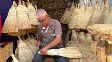 Çalı Süpürgesi Ustası Tarihe Karşı Mücadele Ediyor