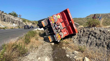 Antalya'da Su Aracı Devrildi
