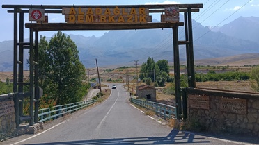 15 Temmuz anısına Aladağlar'da üç zirveye Türk bayrağı