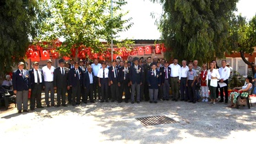 Ayvalık'ta gazilerin Kıbrıs Barış Harekatı'nın 52'nci yıl dönümü coşkusu