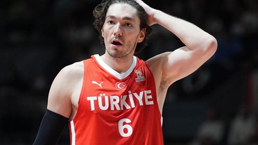 Cedi Osman'dan sürpriz transfer! Ezeli rakibe imza attı