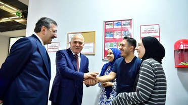 Cumhurbaşkanı Yardımcısı Cevdet Yılmaz, Fatih Merkez Kütüphanesi'ni ziyaret etti