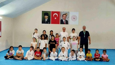 Eskişehir'de Gençler Taekwondo ile Tatil Geçiriyor